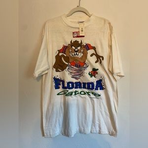 Vintage UF t-shirt. Size Large